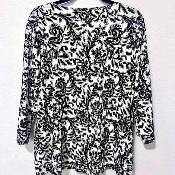 JM Collection Black and White Graphic Blouse XL - Picture 8 of 8
